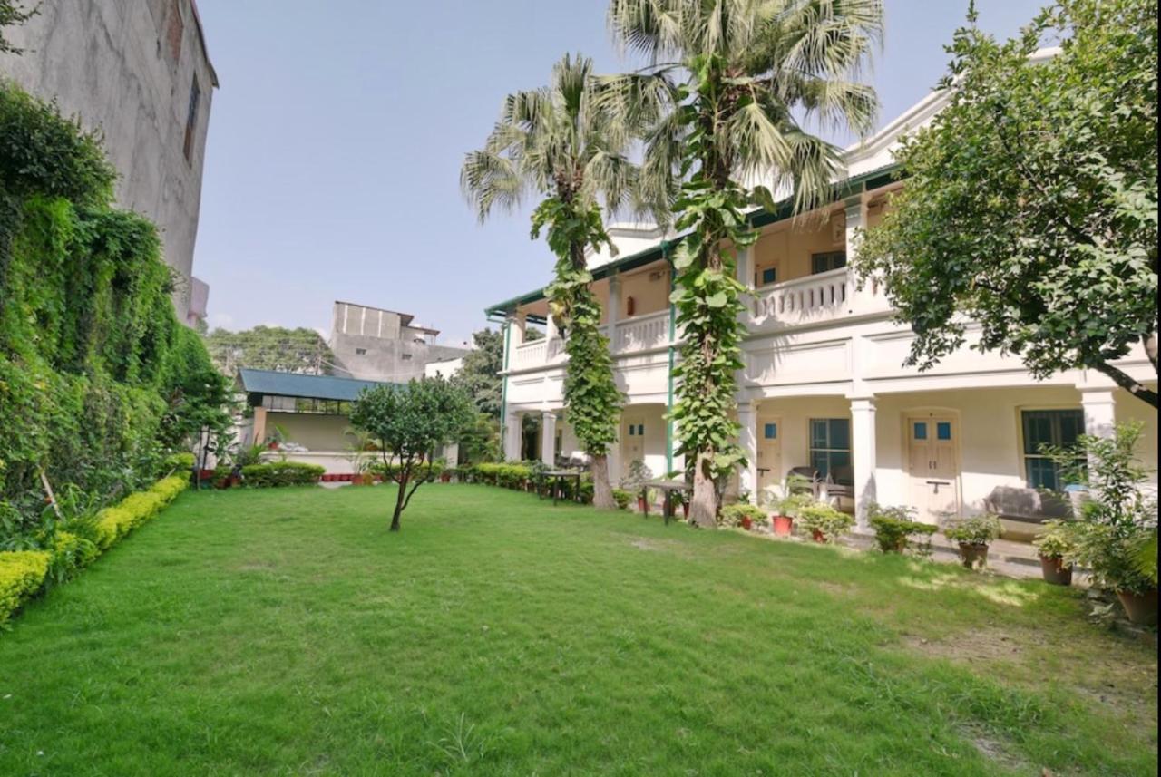 Hotel Heritage Dehradun Esterno foto